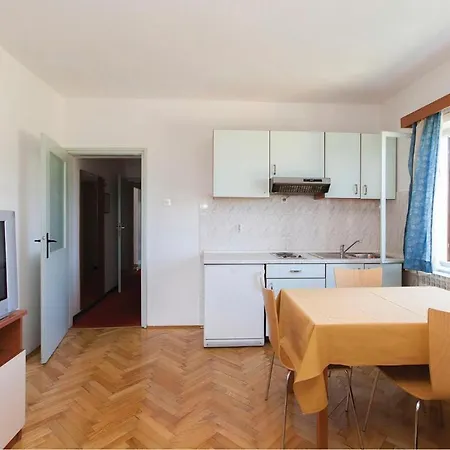 Апартаменты Amazing In With Kitchen Ровинь